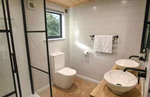 Staining Luxury Lodges - Photo 13