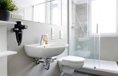 SC 06 by ROCKCHAIR Apartments l SUPERHOST Status l 4 Bedrooms Boxspringbeds 2 Bathrooms Balcony Elevator - Cozy Family & Business Flair welcomes you! - Foto 23