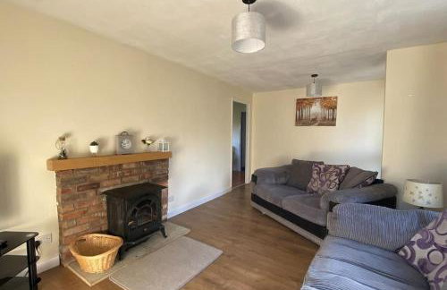 Cheerful 3 bedroom bungalow with indoor fire place - Foto 27