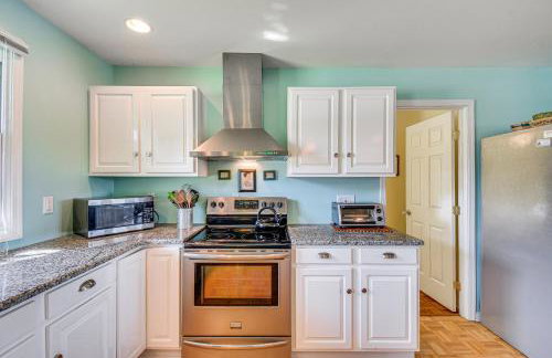 Charming Wolcott Cottage with Fire Pit and Mini Dock - Foto 13