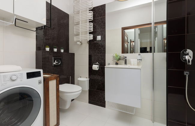 Bright Warsaw Apartment by Renters - Photo 28