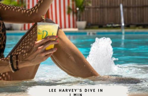 3-BD Luxury Living w Rooftop Garden Views - Photo 37