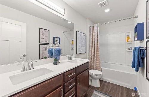 Serene Port Orchard Retreat - 3BR 3BA with Trails and Amazing Views - Foto 33