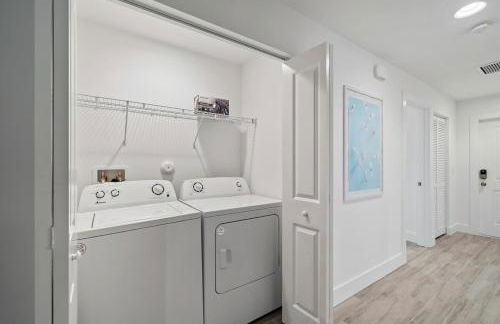 New! Few minutes to Downtown, 10 to the Beach! - Photo 12