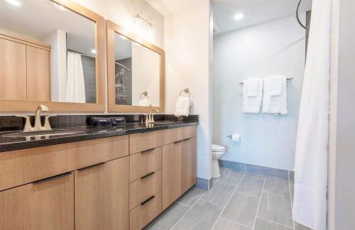 Unique Townhome 2 Car Garage & AC - Foto 12