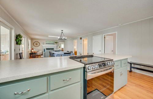 Lakefront Troutman House with Spectacular Sunsets! - Foto 15