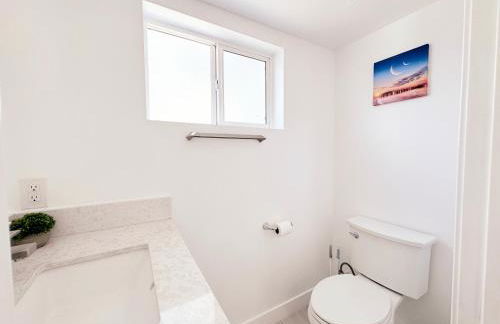 Cozy 3 BR Townhouse with Balcony - Photo 18