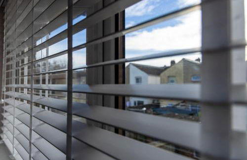 Modern 2-Bed Near Station - Ideal for Relocations & Contractors - Foto 34