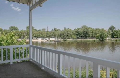 Maison sur l'eau avec jardin et piscine - Foto 1