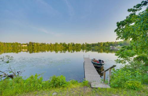 Lakefront Birchwood House with Deck and Fire Pit! - Foto 34