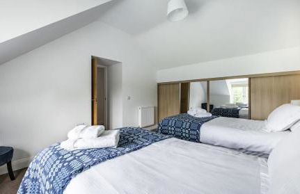 Stunning Barn Conversion with HOT TUB and ALPACAS - Ty Cerrig Barn - Photo 27