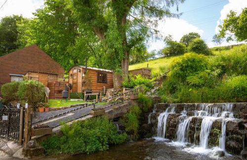 The Old Pumphouse Shepherds Hut with Hot Tub - Photo 6