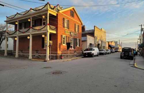 Marsh House, HOT TUB, Waterfront, KING bed, Close to Lejeune, - Foto 21