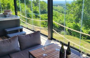 Mountain Villa Carin - Jacuzzi - Panoramic View - 4 Bedrooms - Free Private Parking - Near Zagreb - Photo 2