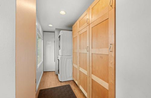 Cozy Pet-Friendly Condo l Pool l Dock l Walk to Parks - Foto 21