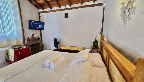 Chalezinho Mata Virgem - perto do centro e cachoeiras, cozinha completa e churrasqueira - Foto 3