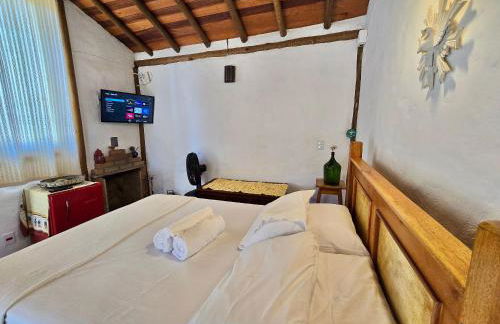 Chalezinho Mata Virgem - perto do centro e cachoeiras, cozinha completa e churrasqueira - Foto 3