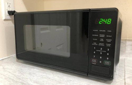 Spacious and private apartment with 3 bedrooms and 1 bathroom near Newark International Airport EWR and New York City, MetLife Stadium FIFA World Cup 20 minutes away - Foto 7