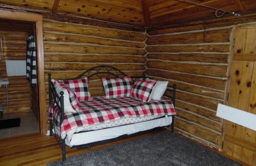 The Hideout - Cute and Quiet Rustic Cabin! - Foto 15