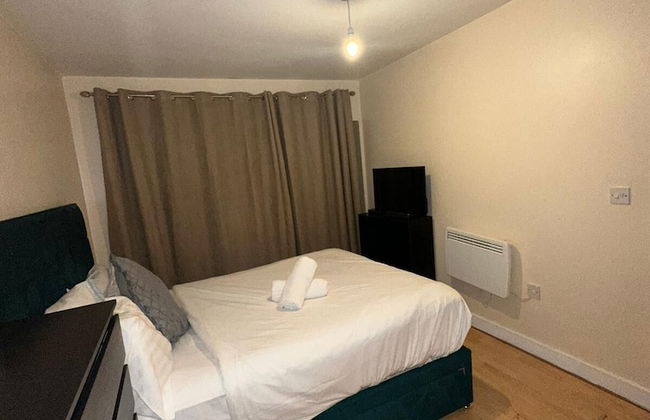 Remarkable 1-bed Apartment in Romford - Photo 11