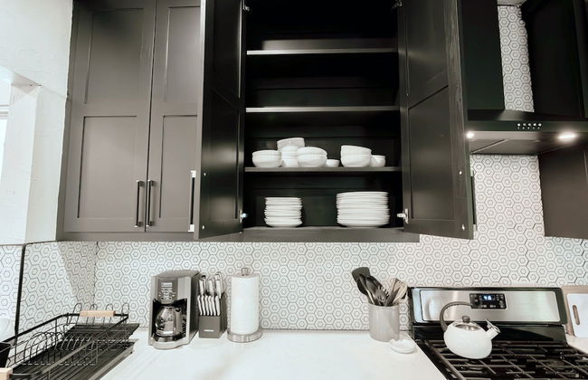 Cozy 6BR Home Near Plaza Dist -sleeps 15 - Photo 20