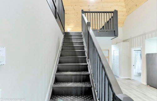 The Hut House 3BR 3BA Game Room Massage Chair - Foto 43