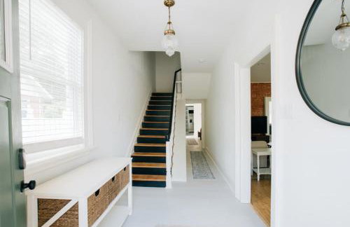 Newly Renovated Vintage Inspired Large 4 BR Home - Foto 2