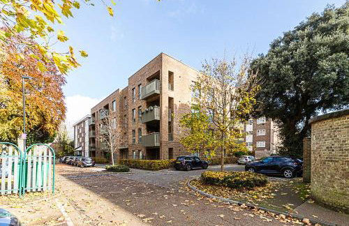 Chic Crystal Palace Flat with Balcony & Workspace - Foto 25