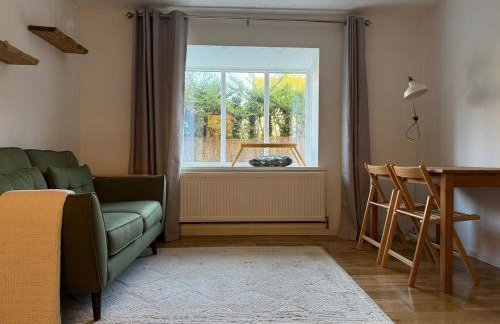 Entire House with Garden and Office - Foto 24