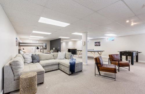 High-End Finger Lakes Escape - Expansive Game Room, Cozy Firepit, & Scenic Views - Foto 44