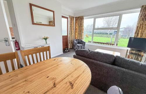 Lovely Chalet On An Excellent Holiday Park In Lowestoft Ref 12020B - Foto 12