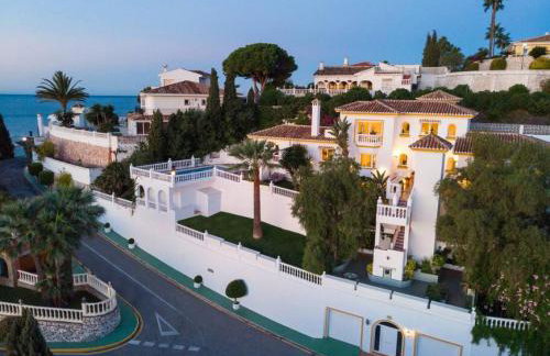 Large Family Villa 500m From Beach with Stunning Views - Photo 5