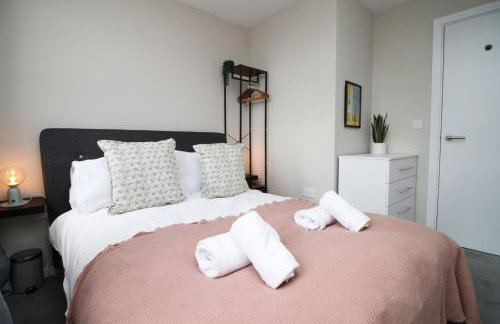 Elegant 2BR w/ Pool Table in Prime Location - Foto 38