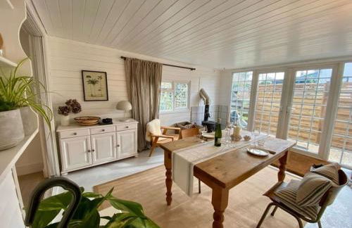 Cosy Canal-side lodge with log burner - Foto 36