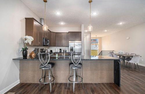 Modern 3-Story Townhome - Foto 24