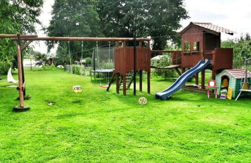 Large holiday home with a lake view - Foto 24