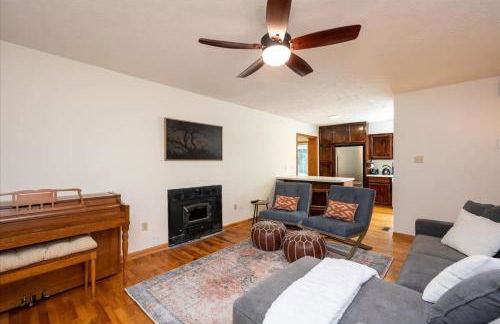 Quiet Retreat - Piano Firepit Peloton - 30 min to RTP - Photo 12