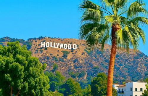 Hollywood Hills Spa Retreat Oasis with Tree Top Views, Private Jacuzzi Style Tub, Steam Room, Magical Half Acre Acre Garden and Patio, Free Parking for 2 cars, in LA's most Serene, Central Desirable Area - Foto 22