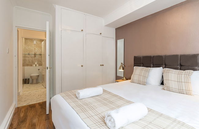 Lovely Apartments in Landward Court - Photo 3