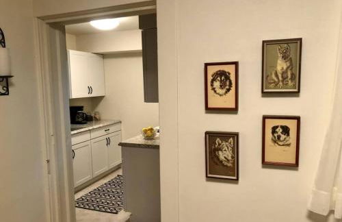 Coastal Cabin - Downtown Historical Log Home - Foto 23