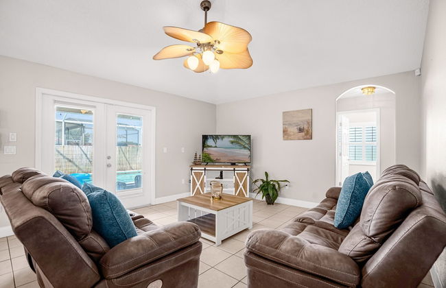 Upstay - Waterside Home With Pool and Hot Tub - Foto 17