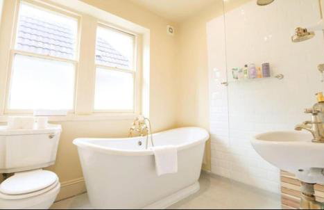 Penthouse Apartment with Impressive Views Sleeps 2 to 8 - Foto 23