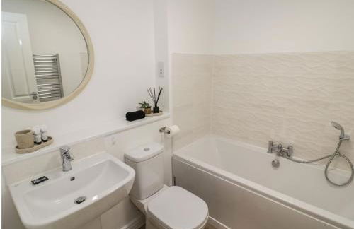 Silverstone Paddock Retreat - Photo 13