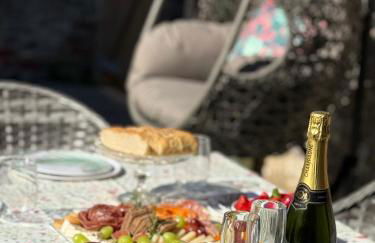 2BR Georgian home, Garden, Hot tub, Sea view, Sleeps 6 - Photo 27