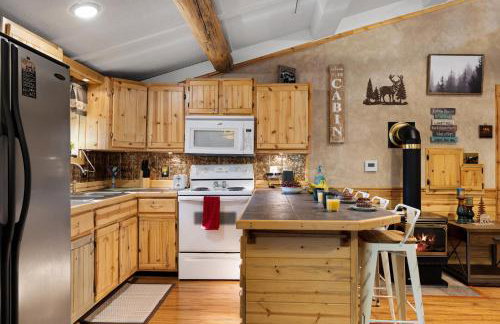 Hayloft Hollow by KABINO Fire Pit Fireplace Loft with Low Ceiling High Chair WiFi - Foto 12