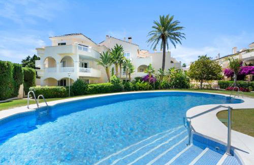 Stylish Apartment with Pool - Photo 1