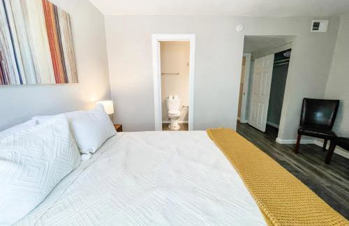 Perfect for Group with 2BR, 2BA and Pool - Foto 16