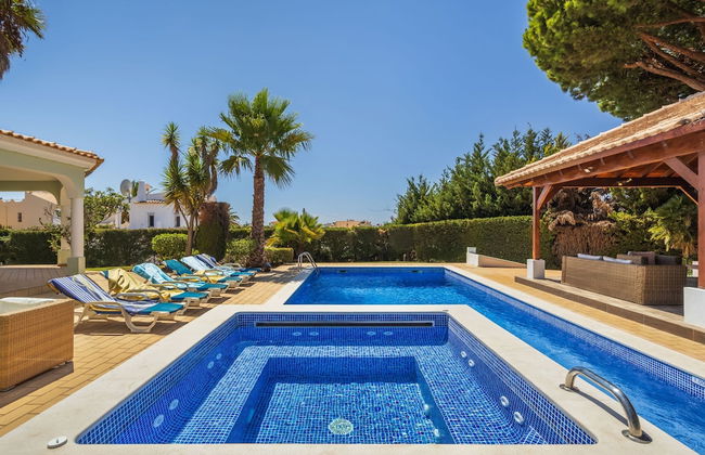 Villa Amendoeira in Olhos de gua - Foto 3