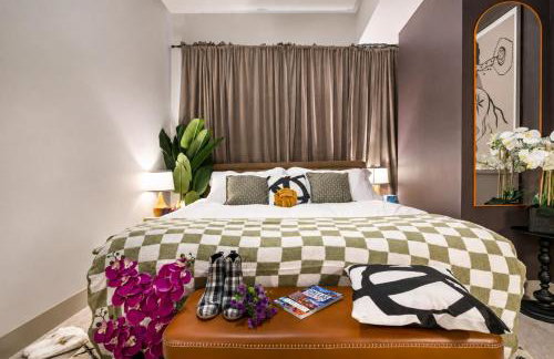 Velvet Lounge King Suite near Legacy West Pool - Photo 6