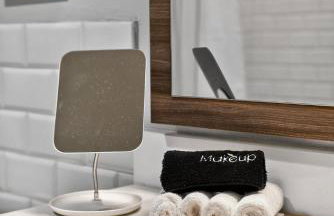 Stunning Downtown Apartment with Pool, Laundry, Parking - Foto 11